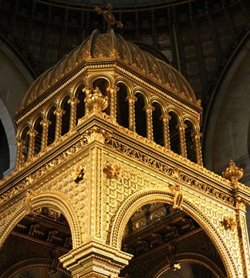 Un baldaquin flamboyant pour Saint-Augustin