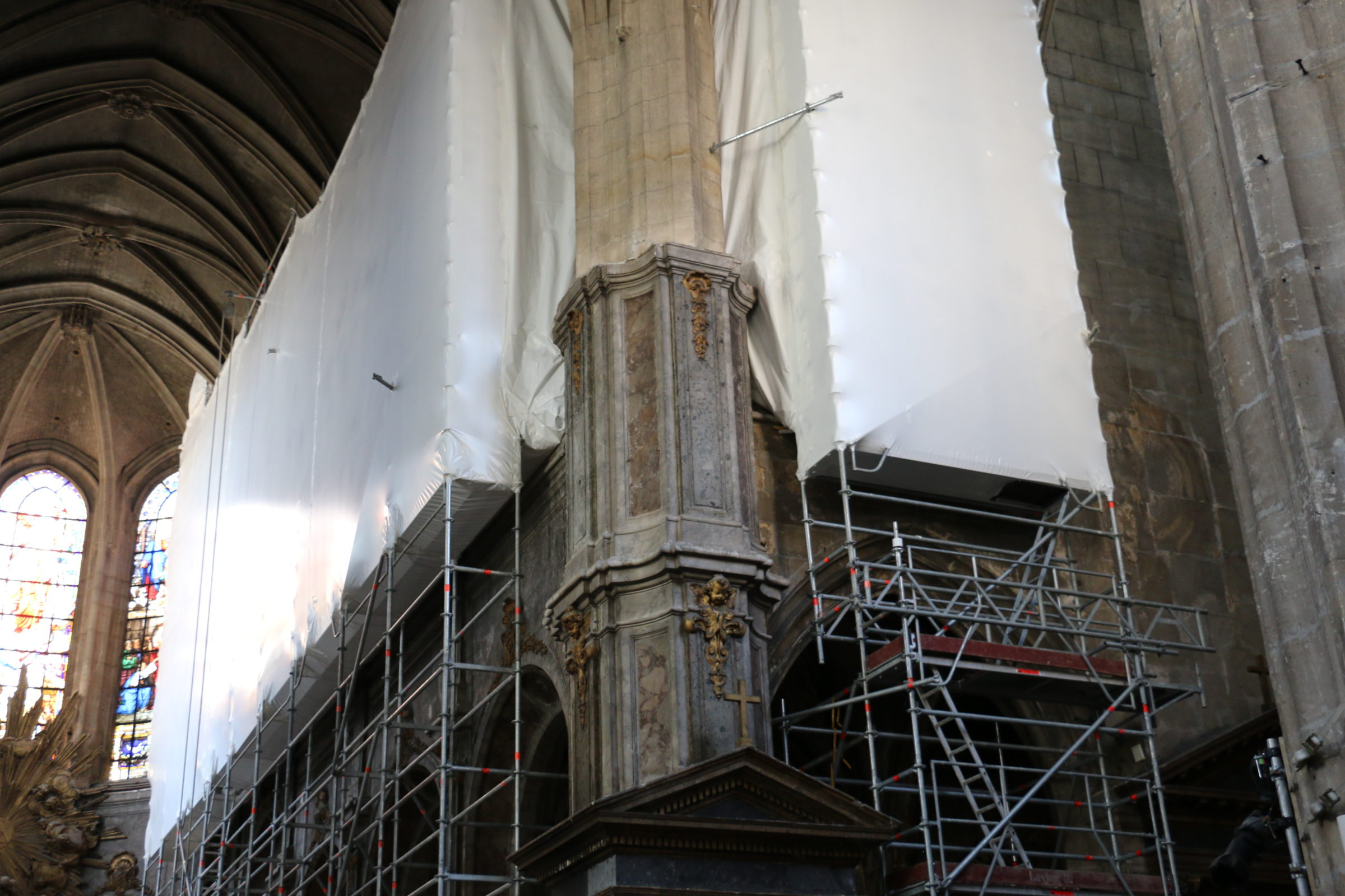 (c) fc

Chantier de réfection des vitraux de la verrière sud du choeur
