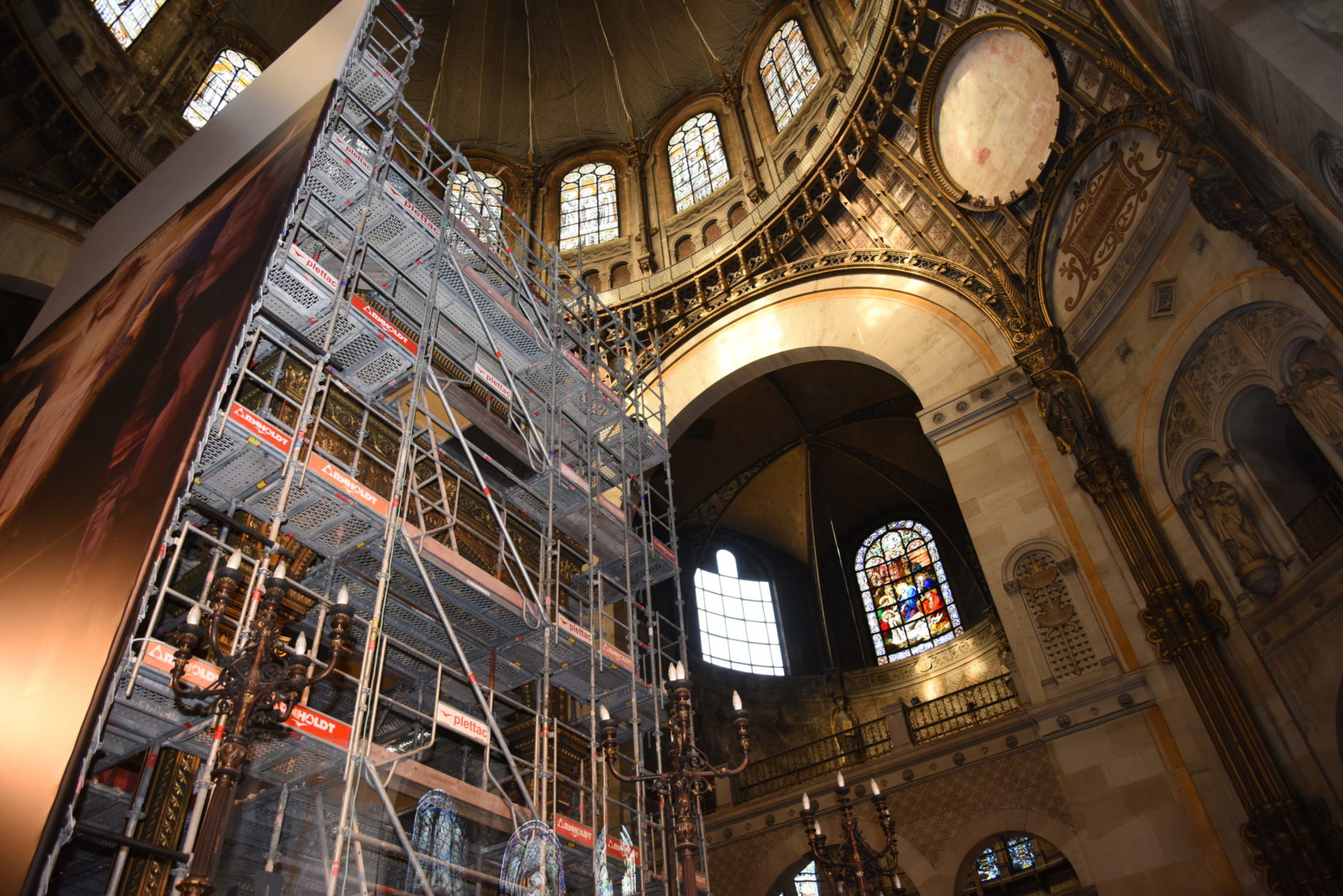 Choeur-baldaquin, pendant restauration