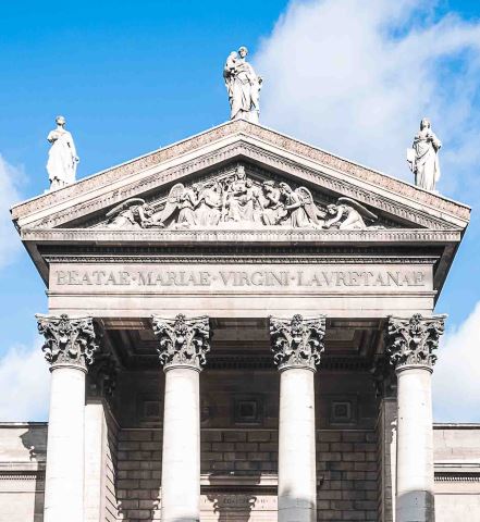 Une architecture inspirée du modèle des basiliques romaines
