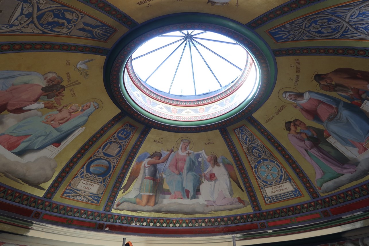 Occulus de la chapelle de la Vierge - Notre-Dame-de-Lorette