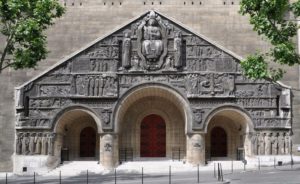 Façade de l'église Saint-Pierre de Chaillot