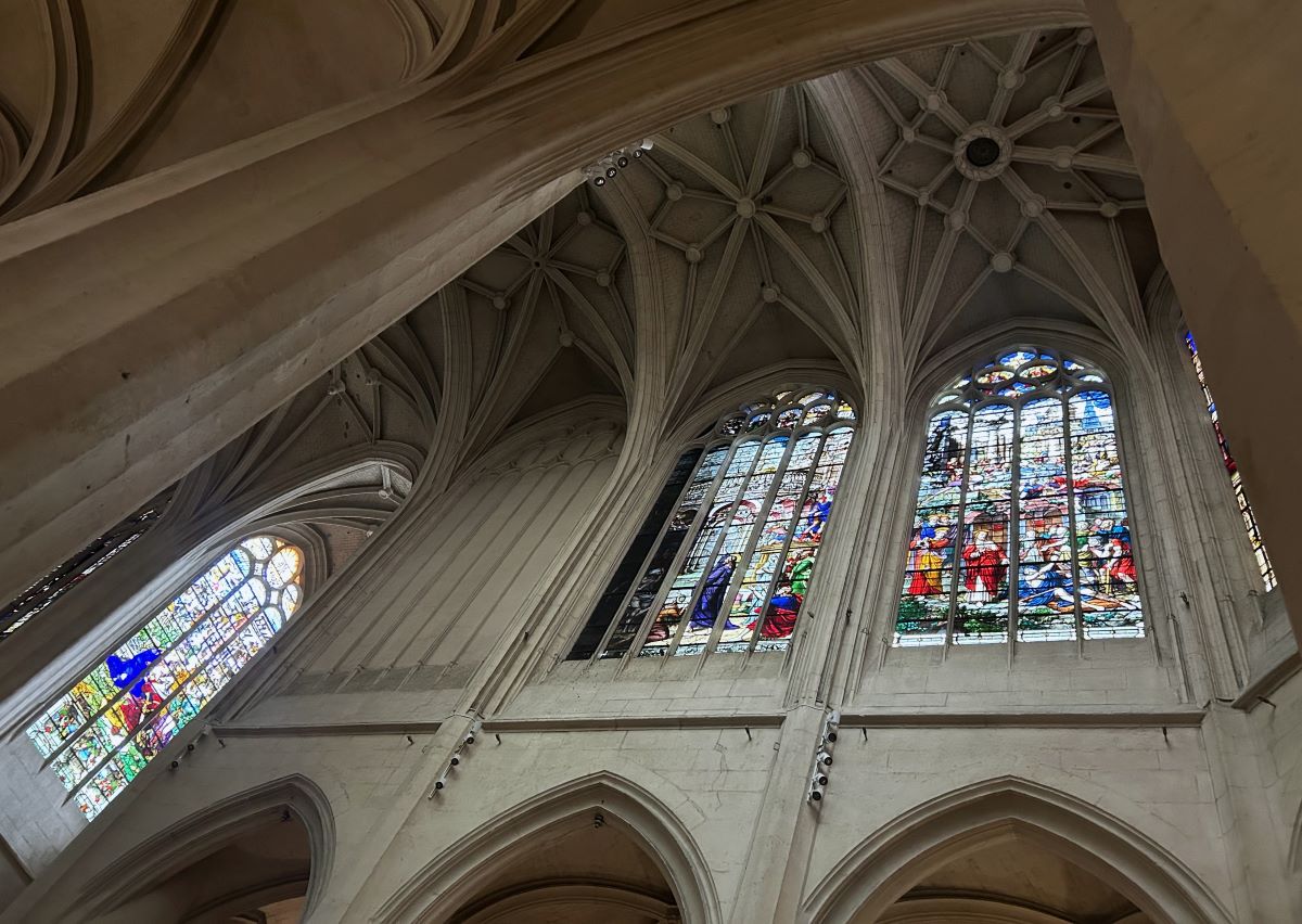Deux églises face aux défis du temps